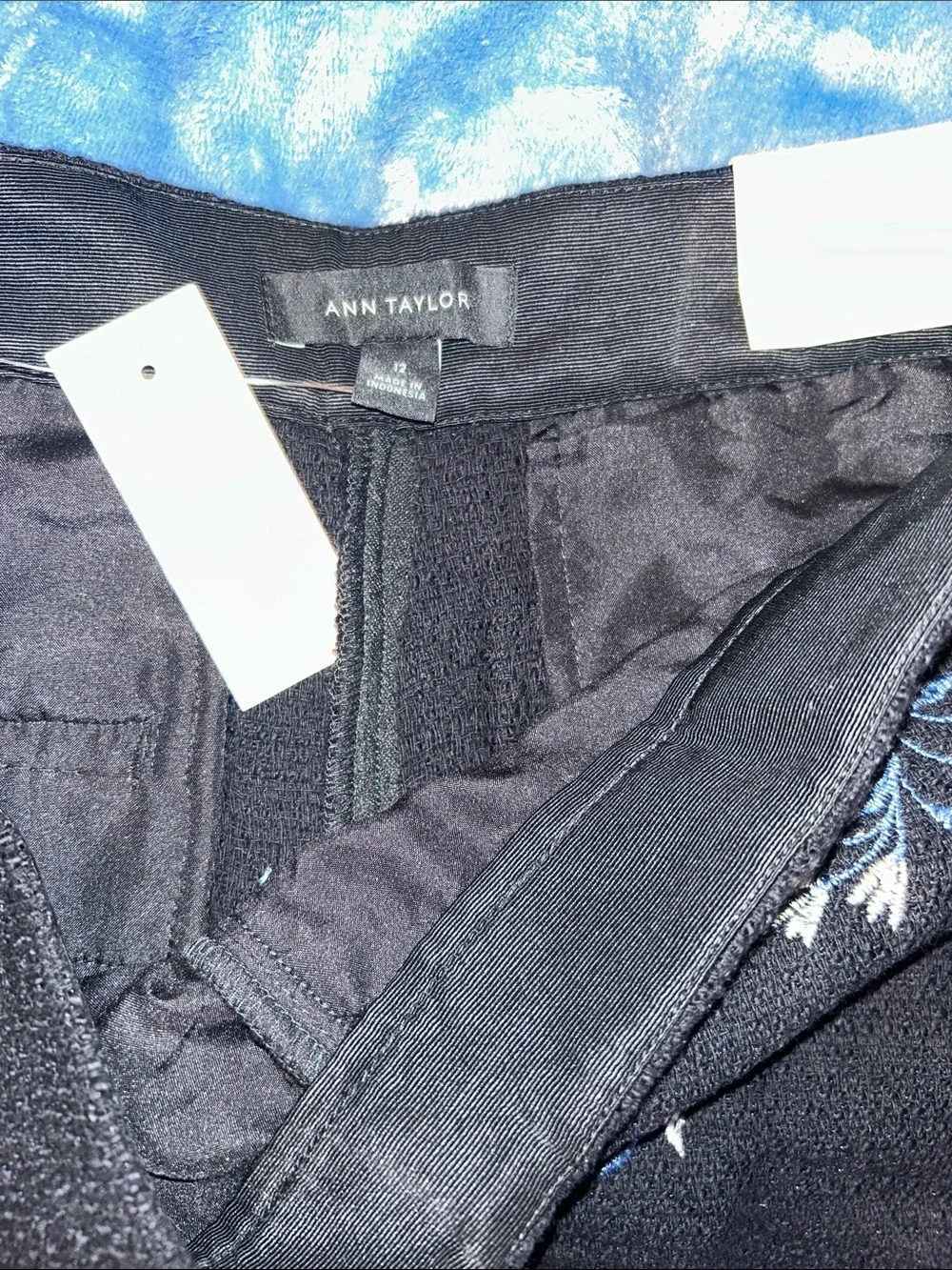Ann Taylor Black Floral Embroidered Women’s Shorts 12 - Picture 4 of 6